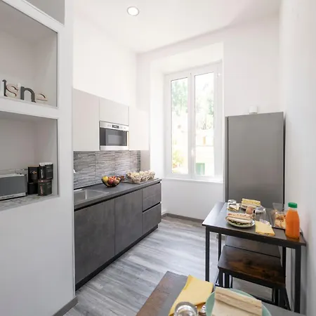 Trastevere Luxury לינה וארוחת בוקר